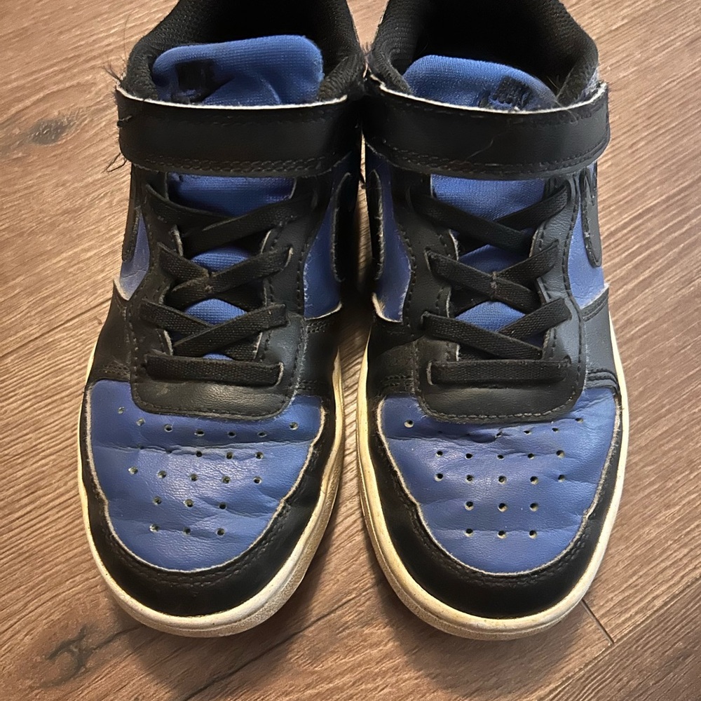 Kids Nike Sneakers - Velcro Strap